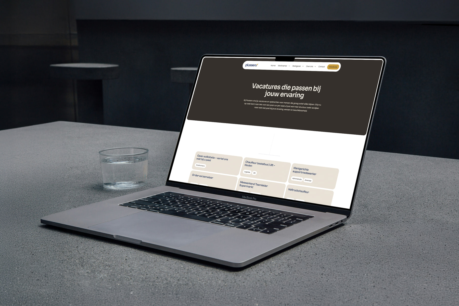 Mockup van de website van Plussers
